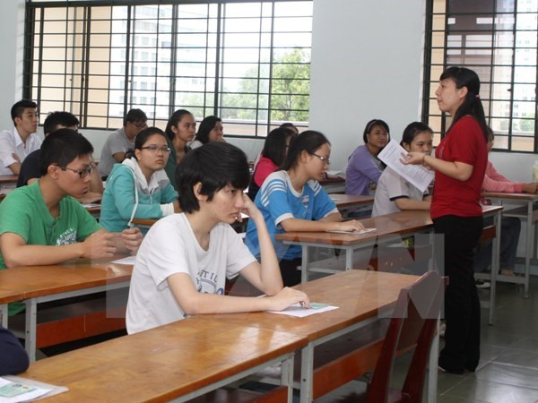 Sáng nay, thí sinh làm thủ tục dự thi trung học phổ thông quốc gia ảnh 1