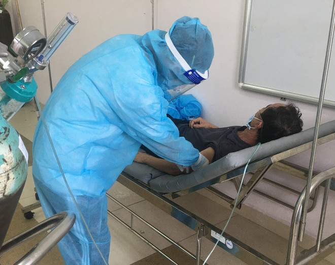 Sinh viên ngành y căng mình chống dịch: Sống là cho đi… ảnh 1