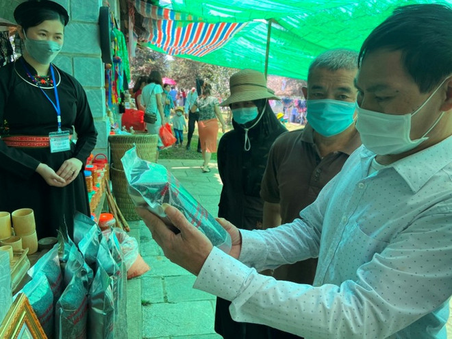 Làng Văn hóa mở cửa trở lại, tái hiện phiên chợ quê đồng bằng Bắc Bộ ảnh 1