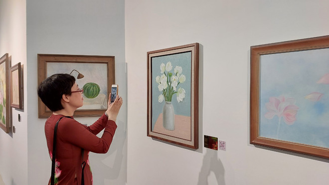 Triển lãm nghệ thuật tôn vinh vẻ đẹp thuần khiết của hoa sen ảnh 1