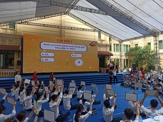 Sôi động Ngày hội Tự hào biển đảo quê hương của học sinh Hà Nội ảnh 3