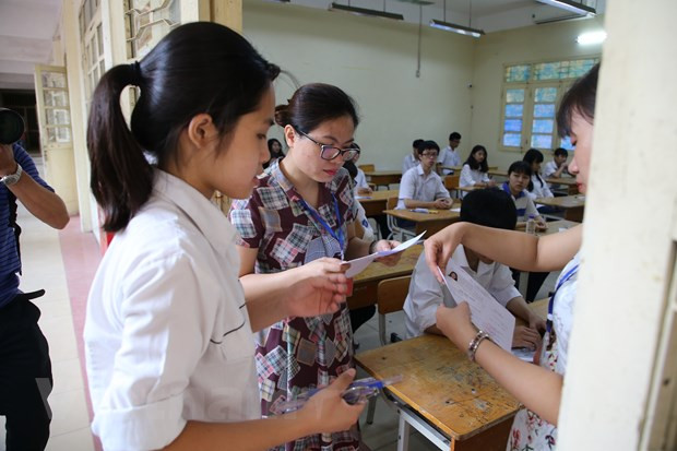 Thi vào 10: Thí sinh đánh giá đề văn dễ, nhưng vẫn vừa mừng vừa… lo ảnh 1