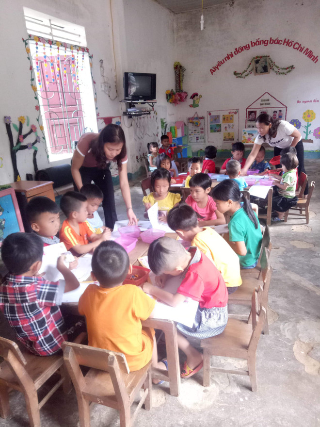 Cô giáo ''ngược dòng'' từ vùng xuôi lên núi bám bản, nuôi trò ảnh 2