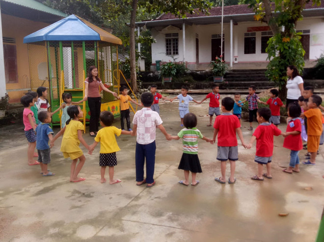 Cô giáo ''ngược dòng'' từ vùng xuôi lên núi bám bản, nuôi trò ảnh 1