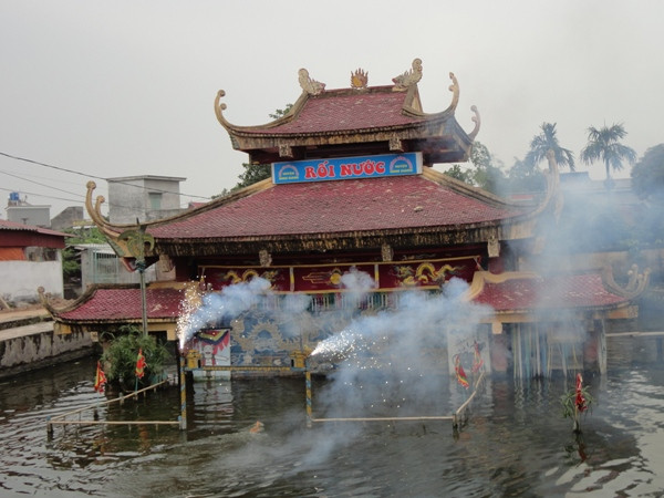 Về thăm làng múa rối nước Hồng Phong hơn 300 năm tuổi ảnh 1