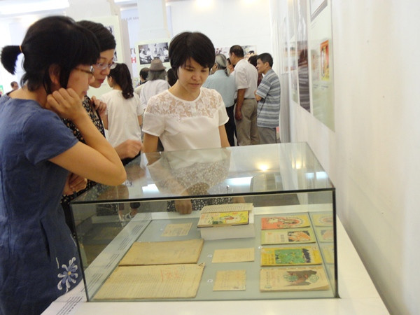 Trưng bày nhật ký, bản thảo viết tay của tác giả “Sống mãi với Thủ đô” ảnh 1