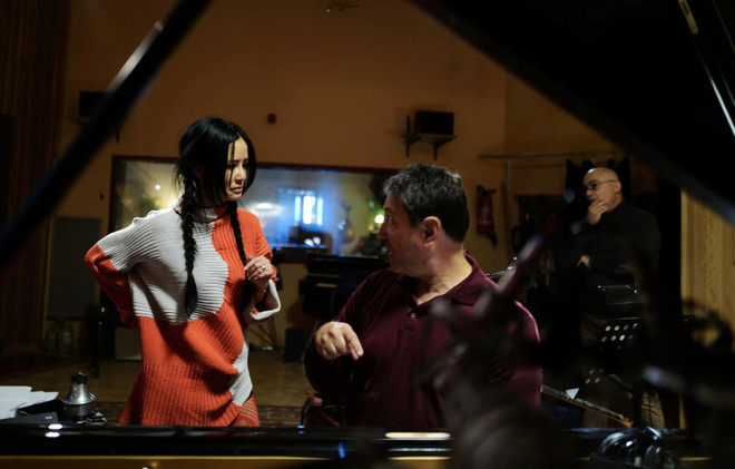 Diva Hồng Nhung 'rủ' nghệ sỹ quốc tế hát nhạc Trịnh theo kiểu jazz ảnh 2