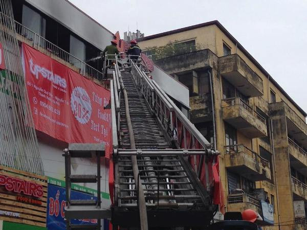 [Photo] Cận cảnh vụ cháy tại cửa hàng thức ăn nhanh ở Thanh Xuân Bắc ảnh 6