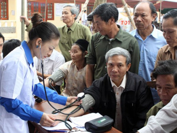 Tổ chức khám chữa bệnh cho 32.500 người cao tuổi trên cả nước ảnh 1