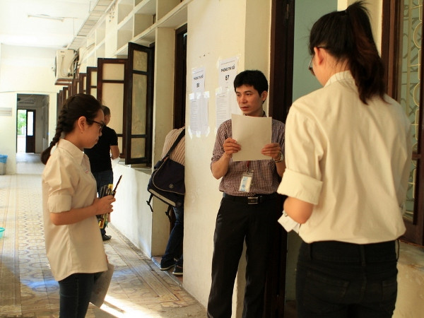 Phương án 2 gọn nhẹ hơn nhưng nhiều khó khăn khi triển khai, (Ảnh minh họa: Xuân Mai/Vietnam+) Công bố 3 phương án đổi mới thi tốt nghiệp trung học phổ thông ảnh 3