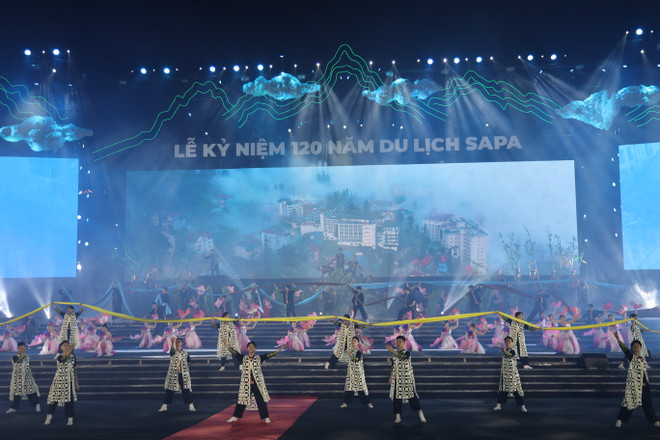 Hàng nghìn người hào hứng đón mừng Lễ kỷ niệm 120 năm du lịch Sa Pa ảnh 2