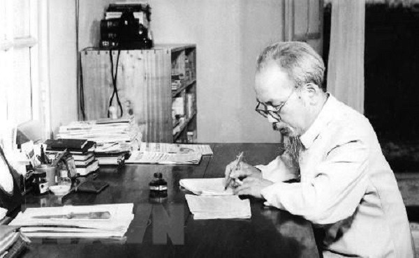 Năm điểm cầu hòa nhịp ‘Hồ Chí Minh - Sáng ngời ý chí Việt Nam’ ảnh 1