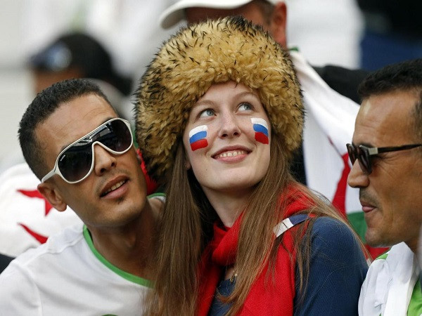 Những nữ cổ động viên xinh đẹp và quyến rũ tại World Cup 2014 ảnh 9