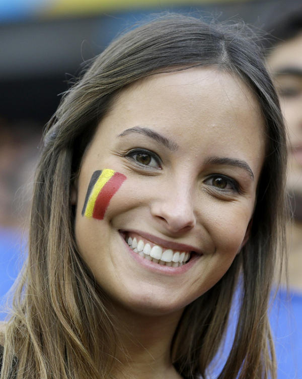 Những nữ cổ động viên xinh đẹp và quyến rũ tại World Cup 2014 ảnh 7