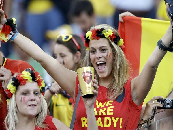 Những nữ cổ động viên xinh đẹp và quyến rũ tại World Cup 2014 ảnh 2
