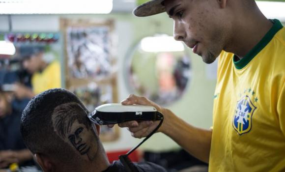 Trào lưu vẽ mặt các thần tượng lên đầu tại World Cup 2014 ảnh 7