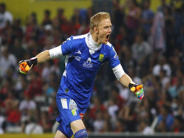 Pha phản lưới nhà bi hài của thủ môn đội bóng Mexico ảnh 1