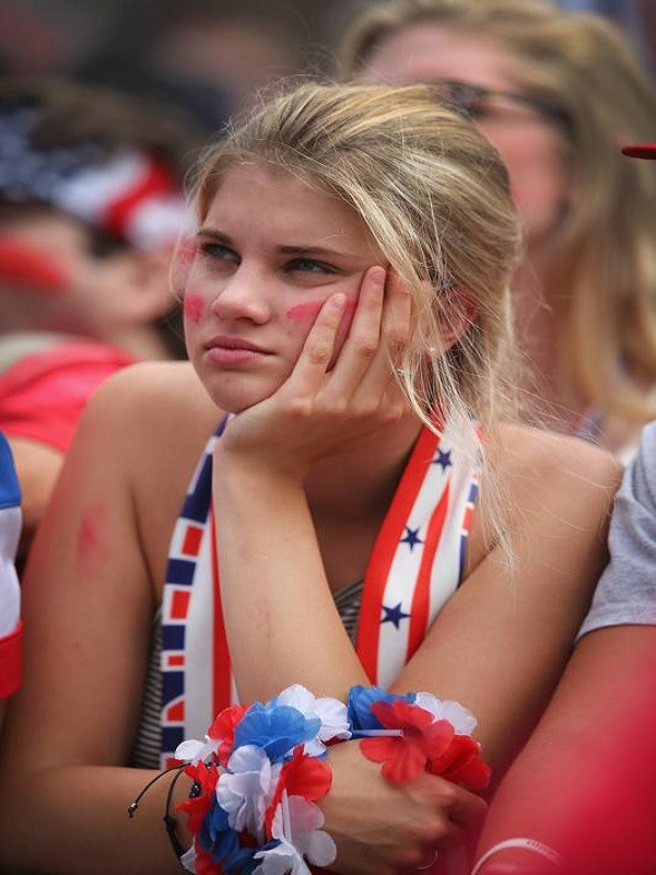 Những nữ cổ động viên xinh đẹp và quyến rũ tại World Cup 2014 ảnh 11