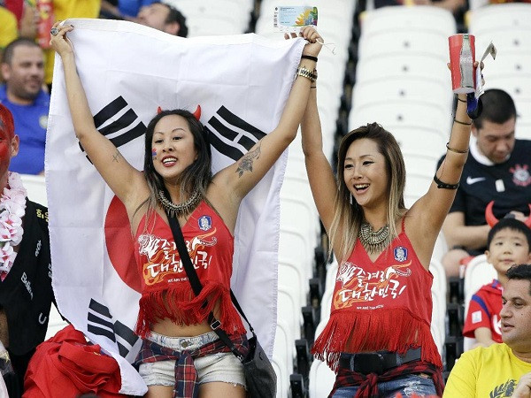 Những nữ cổ động viên xinh đẹp và quyến rũ tại World Cup 2014 ảnh 6