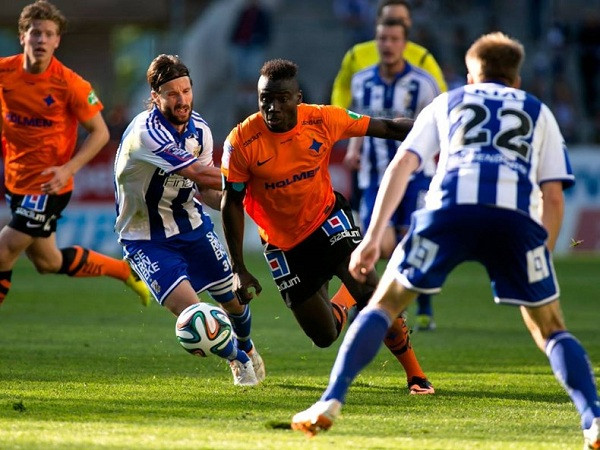 [Video] Phản ứng hài hước nhất sau khi nhận thẻ đỏ ảnh 1