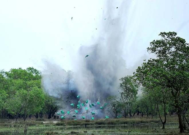 Biệt đội nữ hàn gắn những 'vết sẹo' chiến tranh ở vùng 'đất lửa' ảnh 2