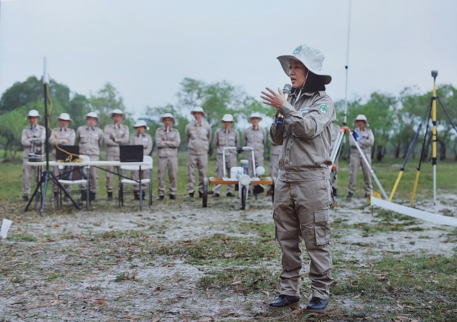 Biệt đội nữ hàn gắn những 'vết sẹo' chiến tranh ở vùng 'đất lửa' ảnh 7