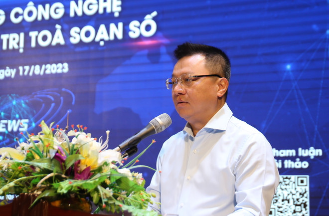 Ông Lê Quốc Minh, Ủy viên Trung ương Đảng, Phó Trưởng Ban Tuyên giáo Trung ương, Chủ tịch Hội Nhà báo Việt Nam, Tổng Biên tập Báo Nhân Dân phát biểu tại hội thảo. (Ảnh: PV/Vietnam+) Xây dựng 'Tòa soạn Số' để thay đổi toàn diện bộ mặt hệ thống báo chí ảnh 2