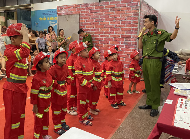 Các em thiếu nhi sẽ được học hỏi, rèn luyện kỹ năng phòng cháy chữa cháy. (Ảnh: PV/Vietnam+) IMG_3840.jpg