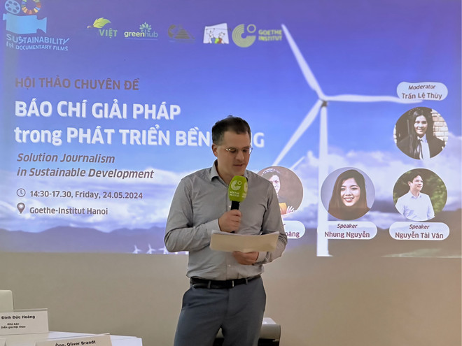 Ông Oliver Brandt, Viện trưởng Viện Goethe Hà Nội phát biểu khai mạc hội thảo. (Ảnh: PV/Vietnam+) baochi.jpg
