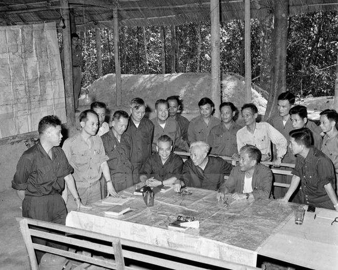 Trưng bày 10.000 đầu sách, tư liệu với chủ đề “Đất nước thống nhất” ảnh 1