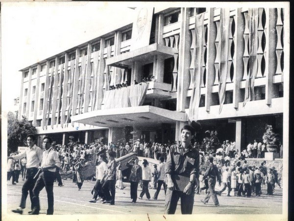 Biên bản chiến tranh và biên bản tình yêu - Hành trình một đời người ảnh 1