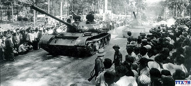 Giới thiệu tác phẩm của ba phóng viên chiến trường TTXVN ảnh 1