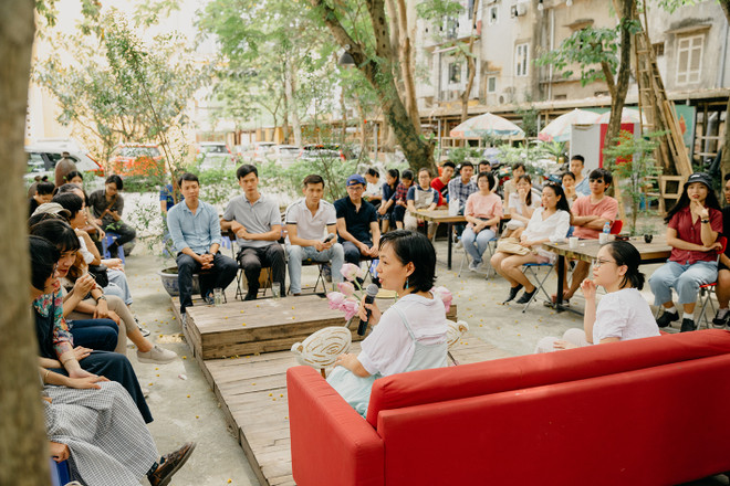 Nguyễn Hoàng Điệp trong một sự kiện tại không gian 'Ơ kìa Hà Nội.' (Ảnh: NVCC) Đạo diễn Nguyễn Hoàng Điệp: Tôi kém hiểu biết về đàn ông... ảnh 5