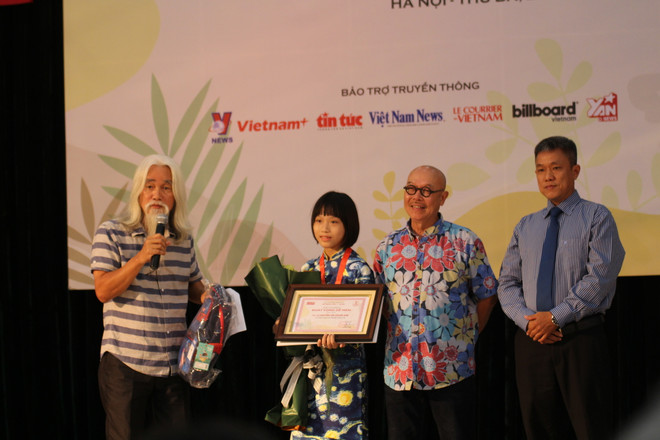 Nguyễn Nhật Ánh là 'Hiệp sĩ Dế Mèn,' đóng góp 30 triệu cho Giải thưởng ảnh 2