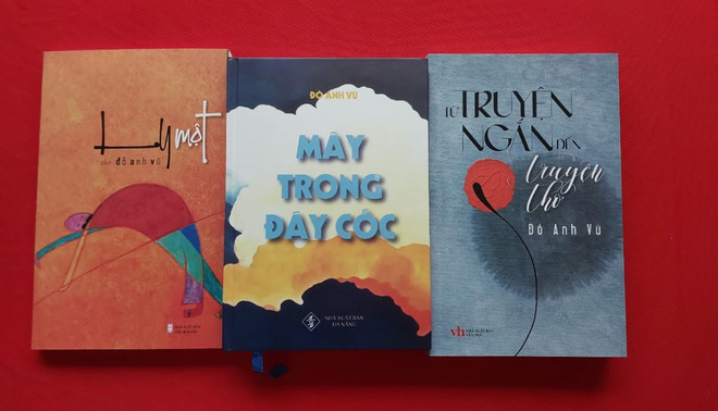'Mây trong đáy cốc': Góc nhìn mới mẻ về những 'tượng đài' thi ca ảnh 3