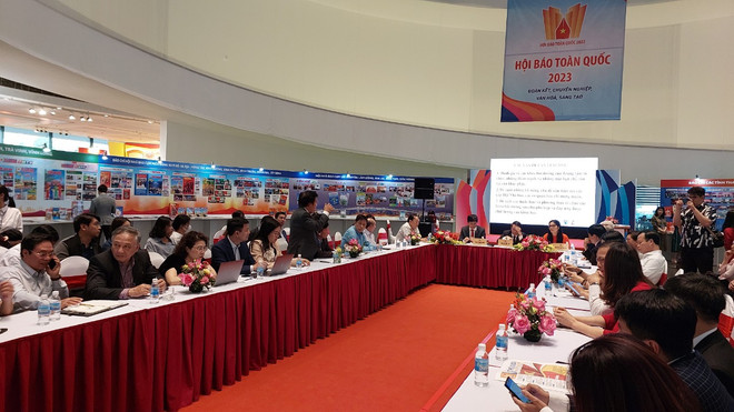 Định hướng đào tạo nghiệp vụ phóng viên đa năng để tiết kiệm nhân lực ảnh 1