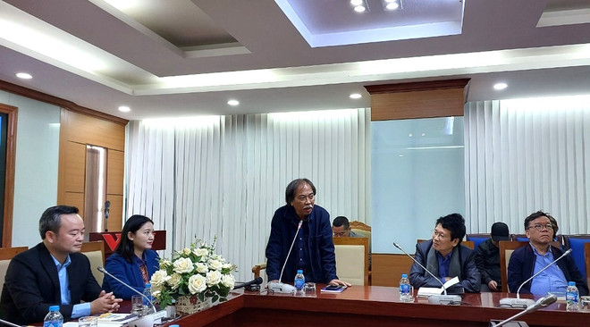 'Mây trong đáy cốc': Góc nhìn mới mẻ về những 'tượng đài' thi ca ảnh 2