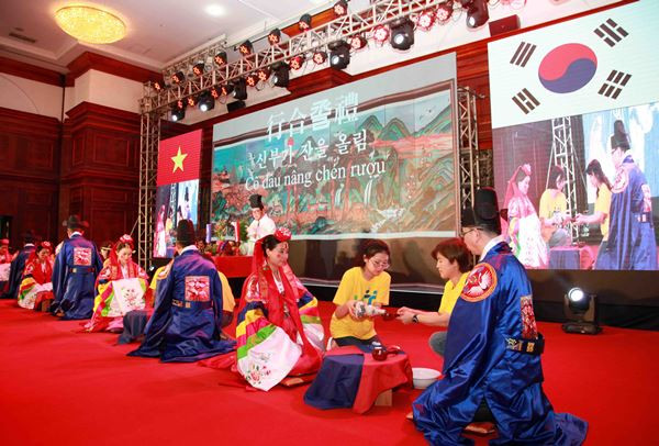 Tuần lễ đoàn tụ trực tuyến của cô dâu Việt ở Hàn Quốc với gia đình ảnh 8