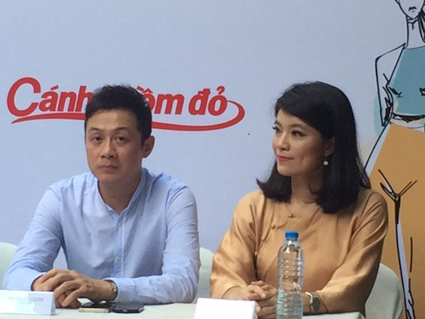 30 MC lần đầu góp mặt trên sàn diễn thời trang “Vì trái tim cho em" ảnh 1