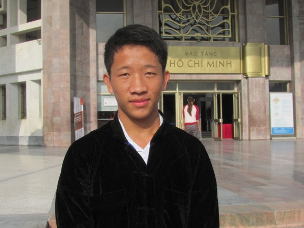 Cậu học trò mồ côi người Mông trên cao nguyên đá Đồng Văn ảnh 1