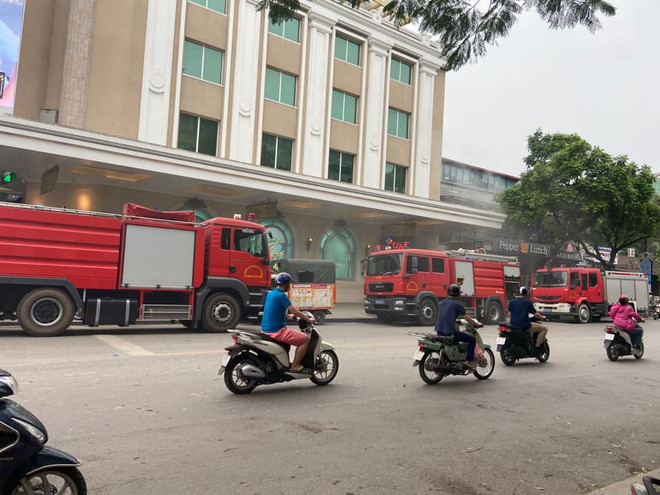 Hà Nội: Kịp thời dập tắt đám cháy tầng hầm Tràng Tiền Plaza ảnh 1