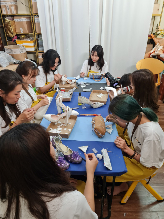 Độc đáo ý tưởng thiết kế phụ kiện thời trang từ những vật liệu cũ ảnh 3