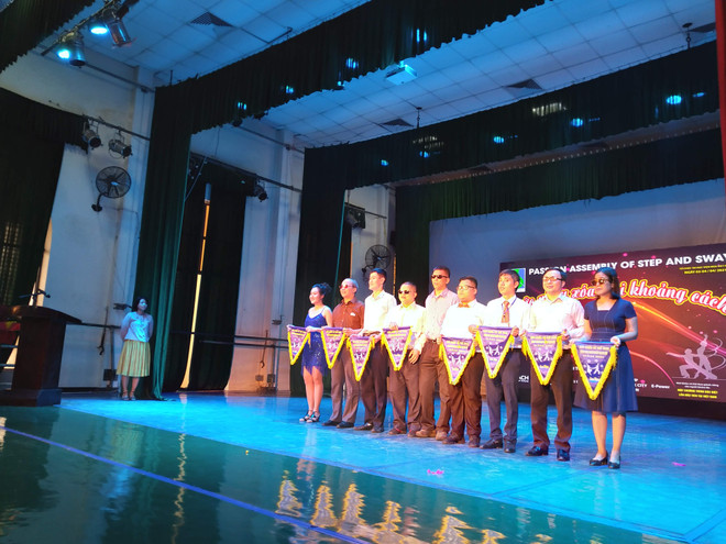 40 vận động viên khiếm thị tham gia cuộc thi khiêu vũ thể thao ảnh 1