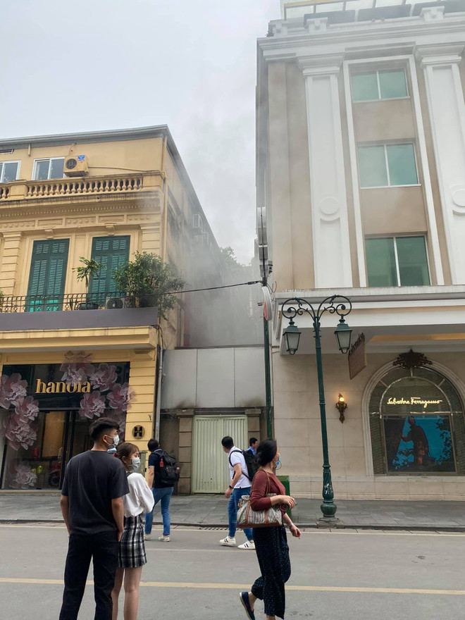 Hà Nội: Kịp thời dập tắt đám cháy tầng hầm Tràng Tiền Plaza ảnh 6