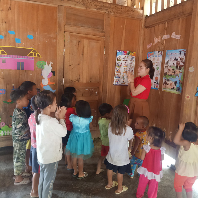 Cô giáo trẻ ươm mầm nơi bản làng nghèo nhất tỉnh Thanh Hóa ảnh 1