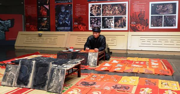 Cuộc hội ngộ của sáu dòng tranh dân gian Việt Nam tiêu biểu ảnh 1