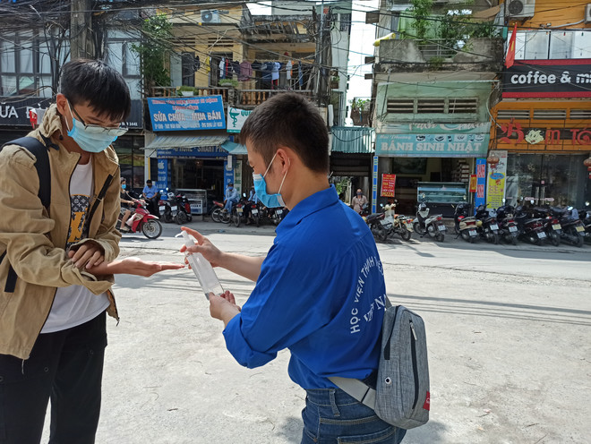 Các trường Đại học ở TPHCM nhanh chóng ứng phó với COVID-19 ảnh 2