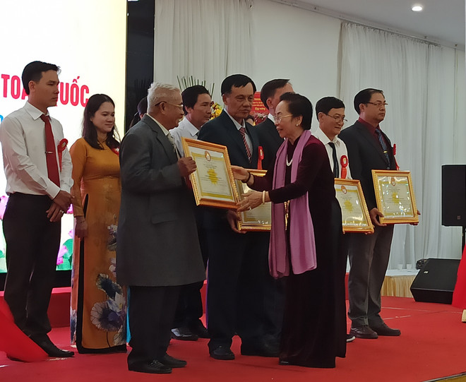 Vinh danh gần 300 đại biểu tiêu biểu khuyến học, khuyến tài ảnh 1