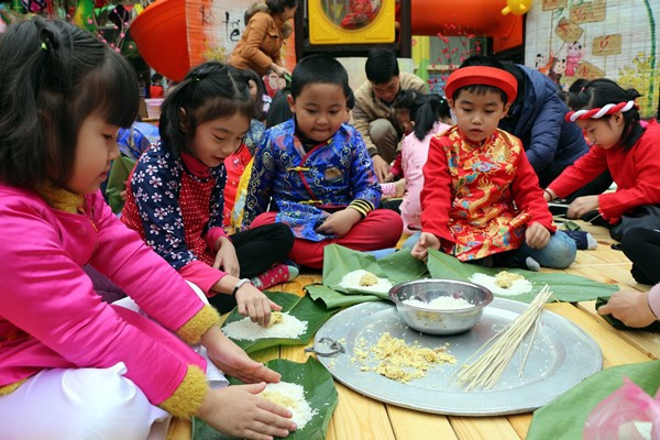 Tái hiện sắc màu văn hóa Nam Bộ giữa lòng Thủ đô dịp Tết Nguyên đán ảnh 1