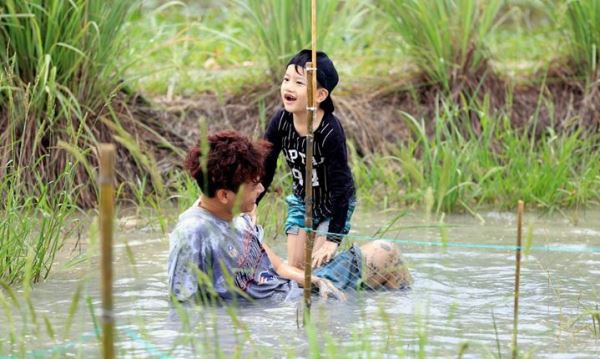 Vẻ nhí nhảnh của các bé tham gia “Bố ơi! Mình đi đâu thế?” ảnh 9